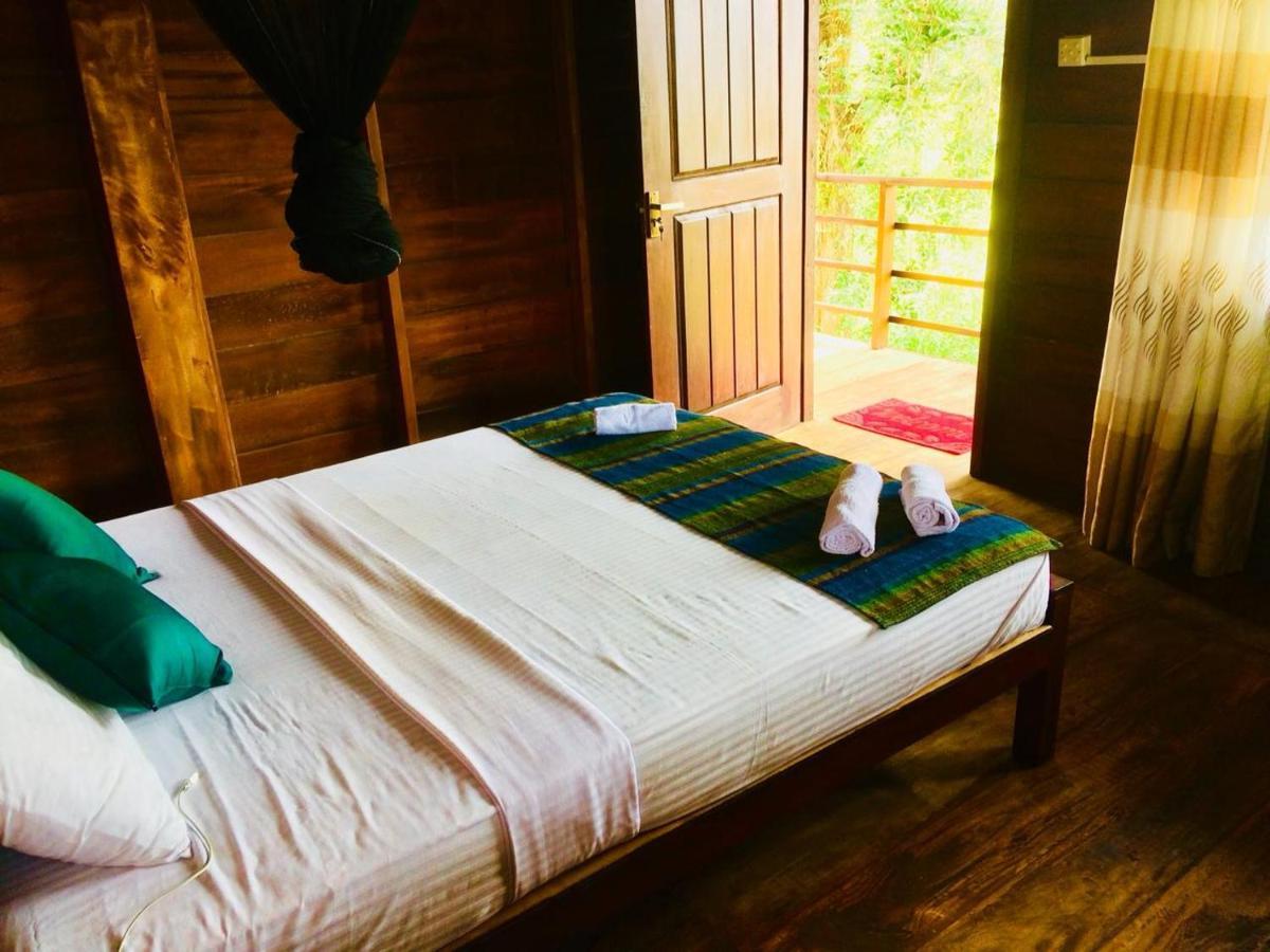 Chena Huts Eco Resort 시기리야 외부 사진
