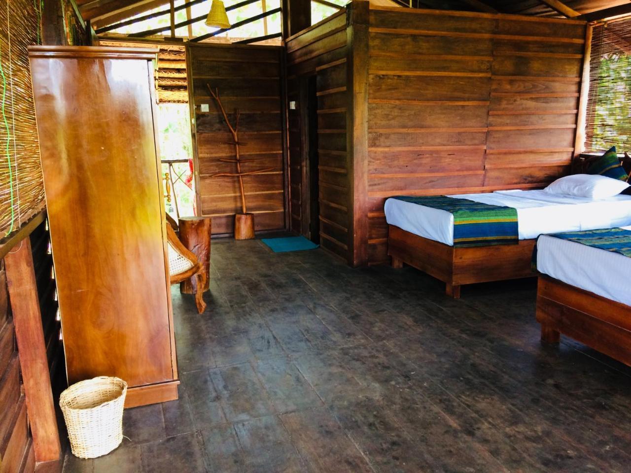 Chena Huts Eco Resort 시기리야 외부 사진
