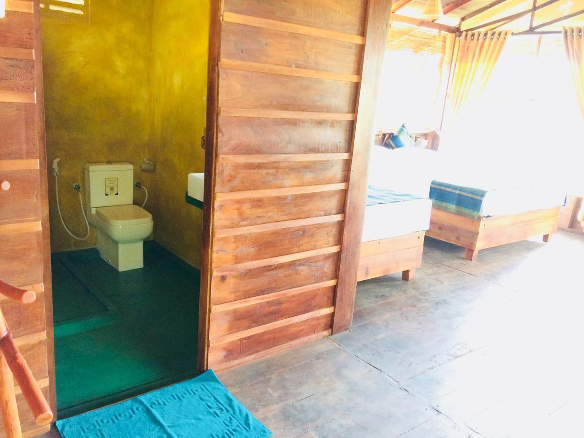 Chena Huts Eco Resort 시기리야 외부 사진