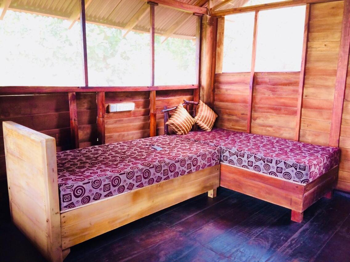 Chena Huts Eco Resort 시기리야 외부 사진
