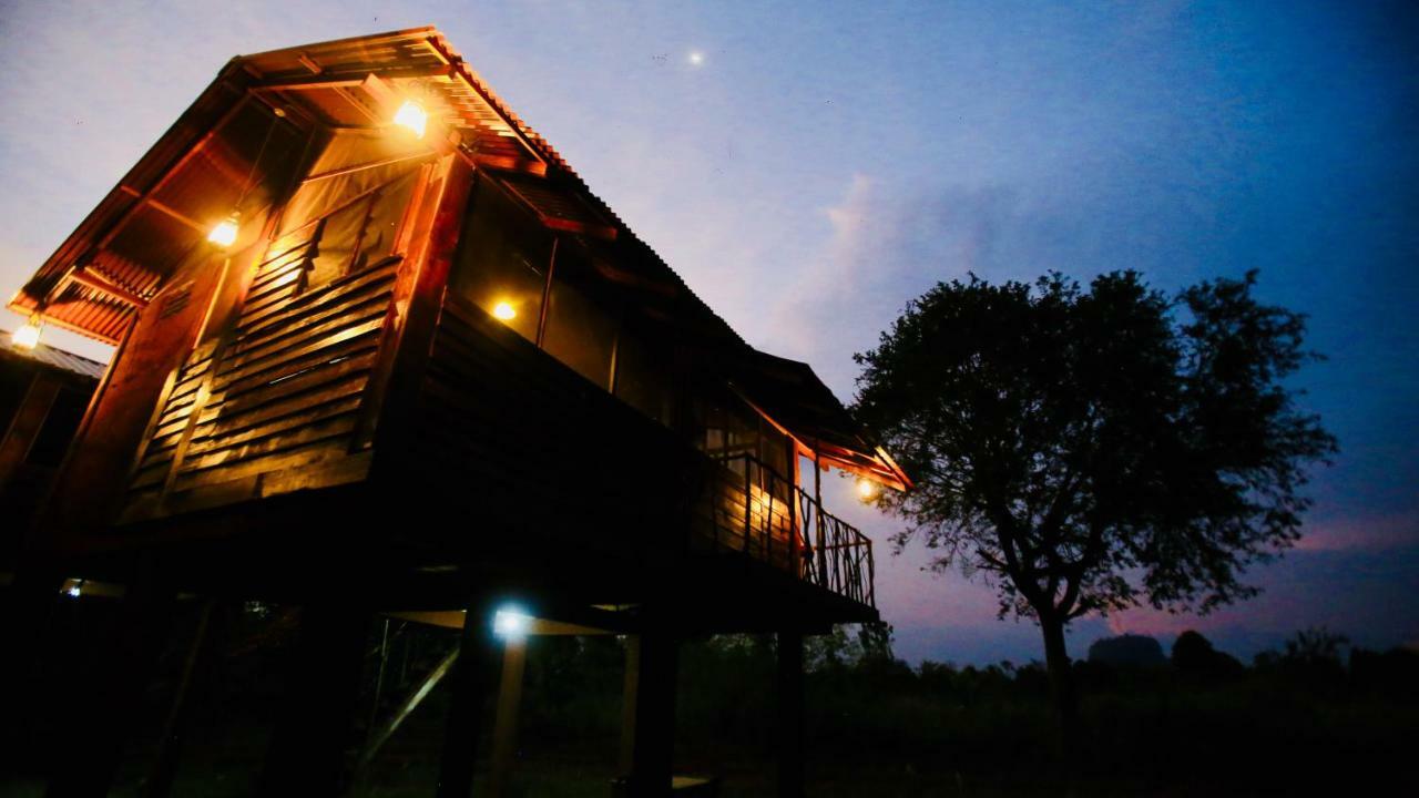 Chena Huts Eco Resort 시기리야 외부 사진