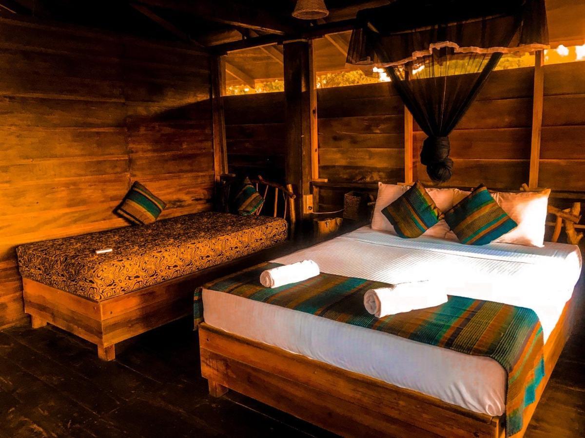 Chena Huts Eco Resort 시기리야 외부 사진